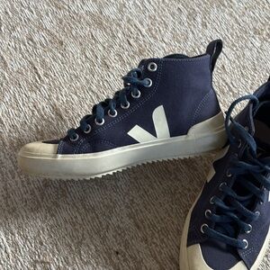Veja Women’s  Canvas Navy High-Top Sneakers 
EU size 37/US 6